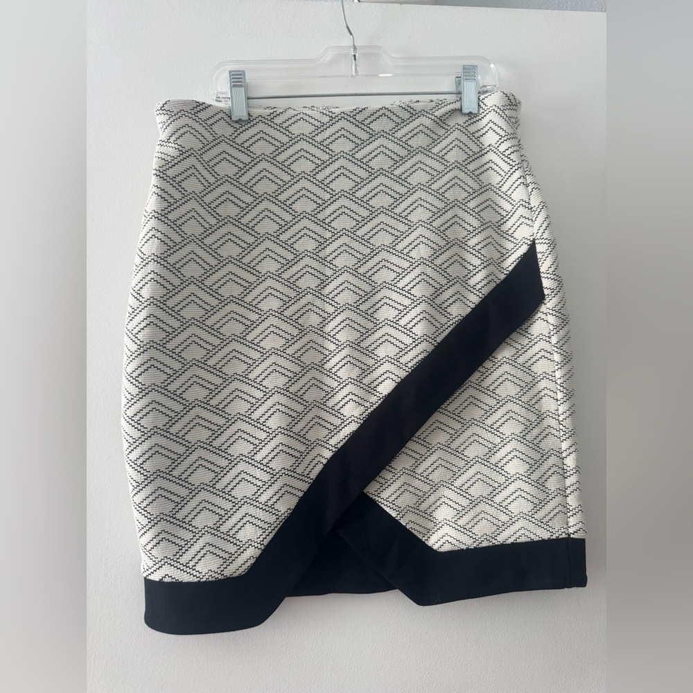 NWT Express Black and White Geometric Pencil Skirt